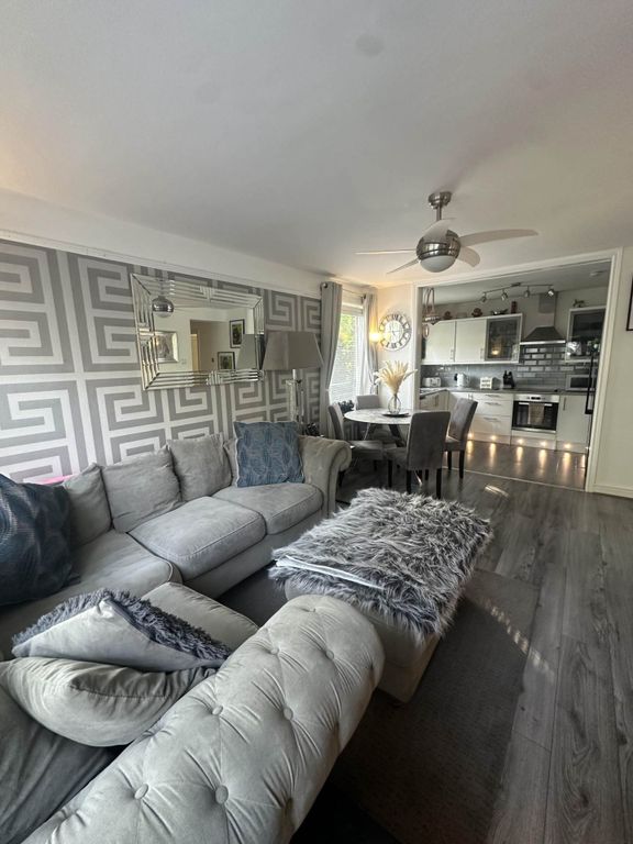 Property photo 3 of 32