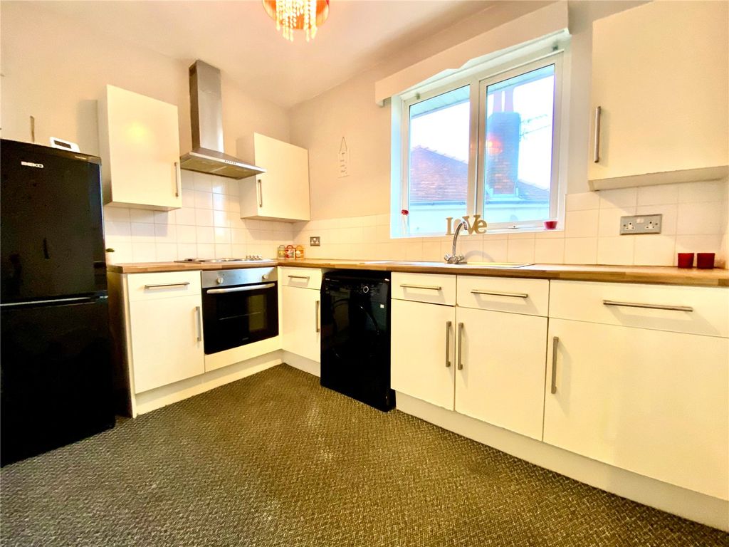 Property photo 2 of 11 Kichen