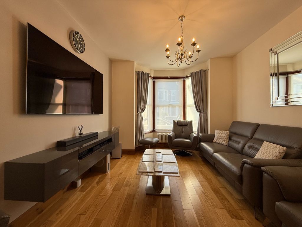 Property photo 2 of 25 4673941