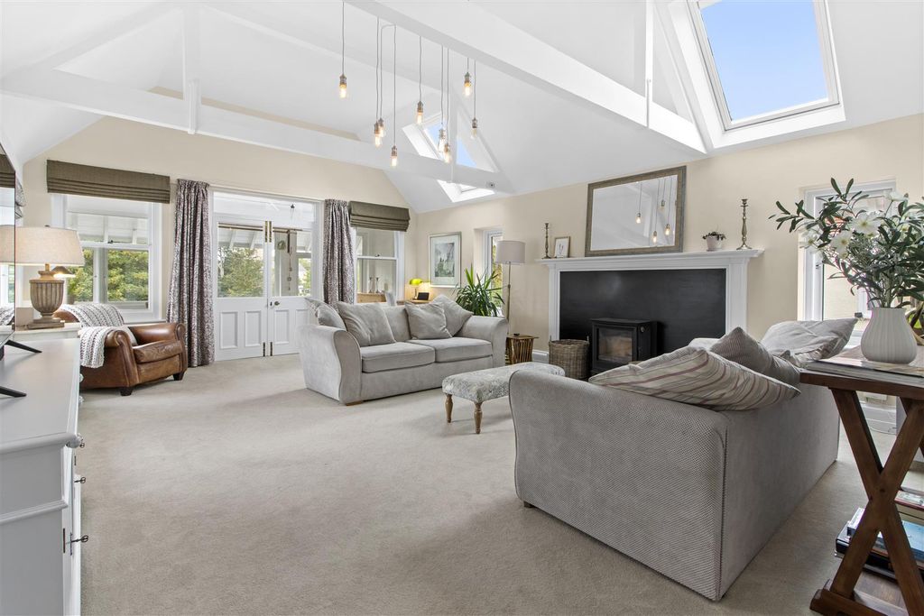 Property photo 1 of 26 Sitting Room