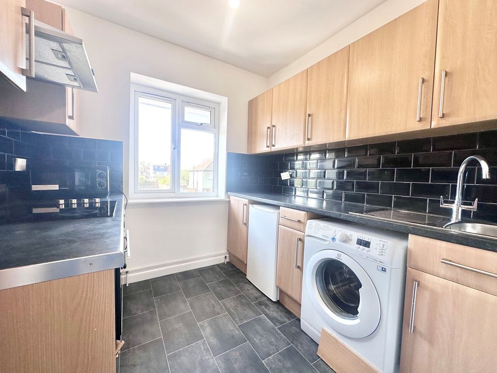 Property photo 1 of 10 Kitchen