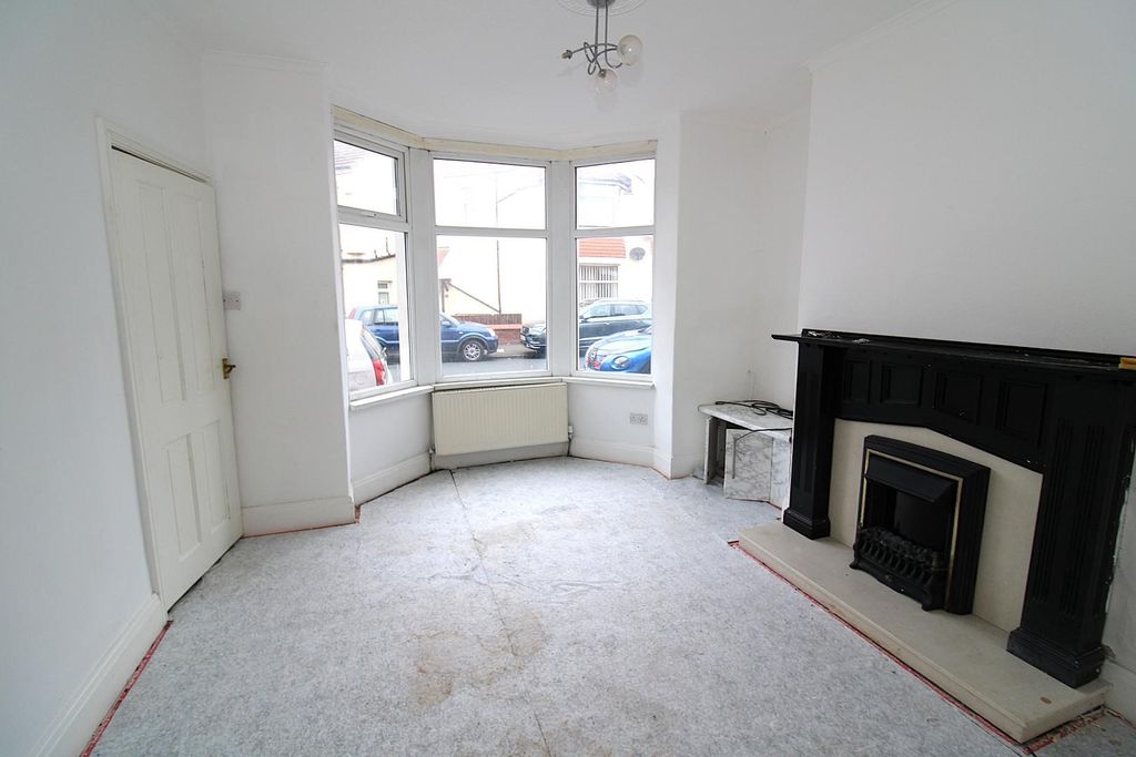 Property photo 2 of 8 Lounge