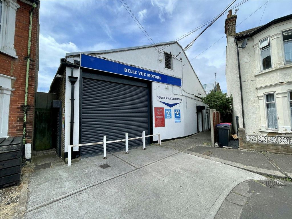 Property photo 1 of 15 Dbs260033_14