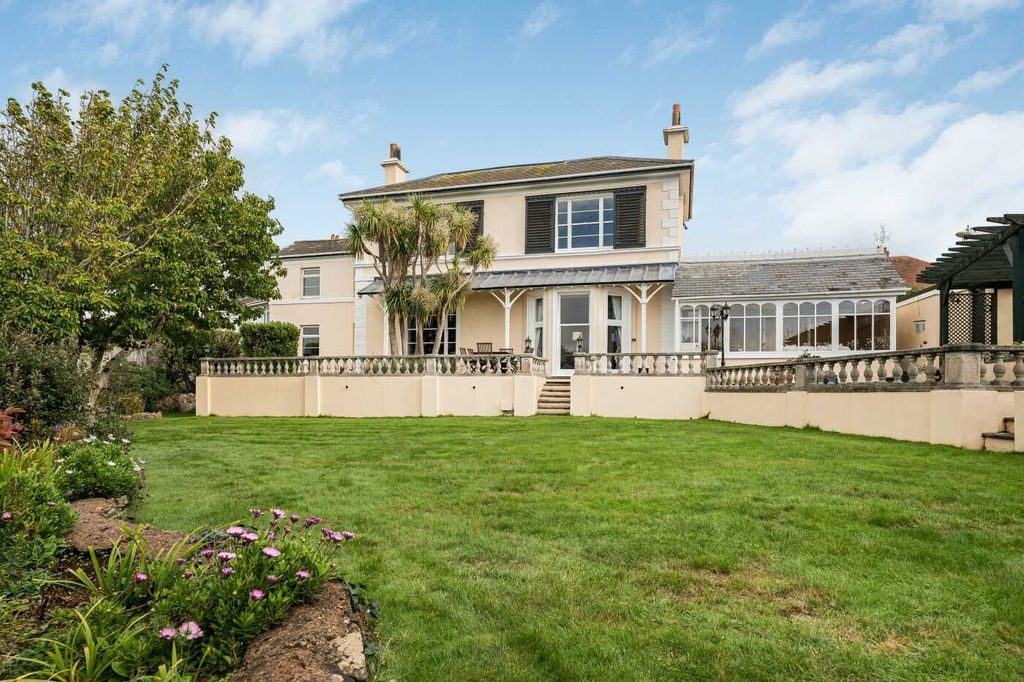 Property photo 1 of 36