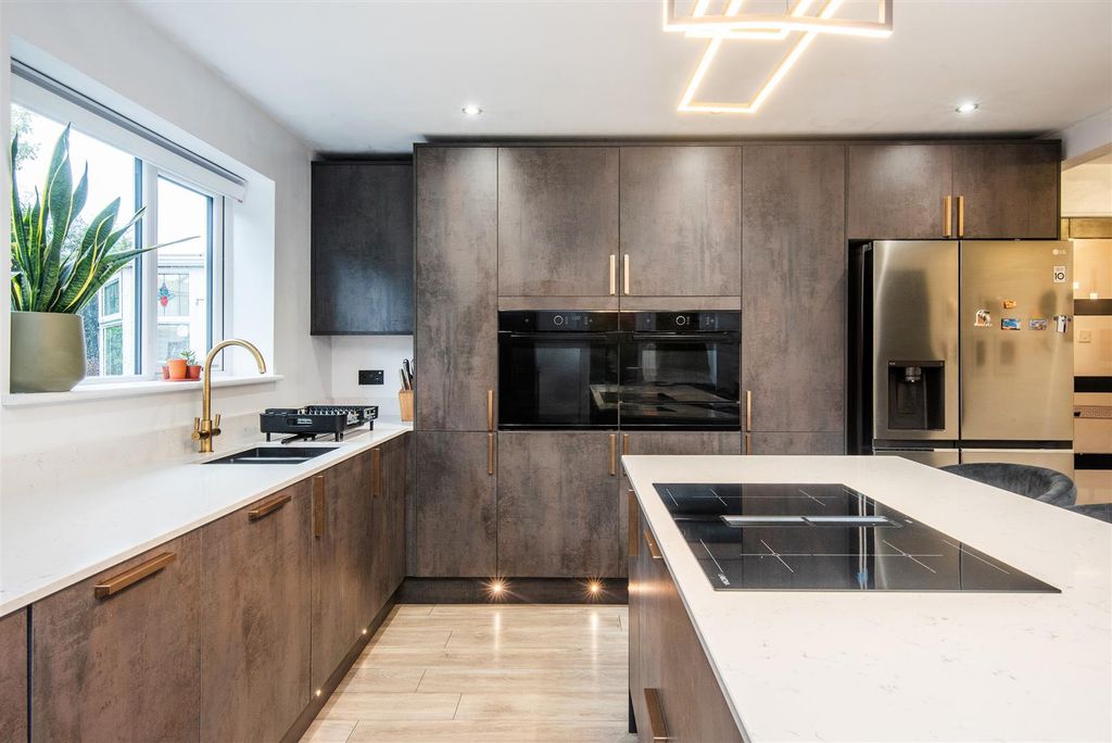 Property photo 3 of 24 Kitchen/Diner