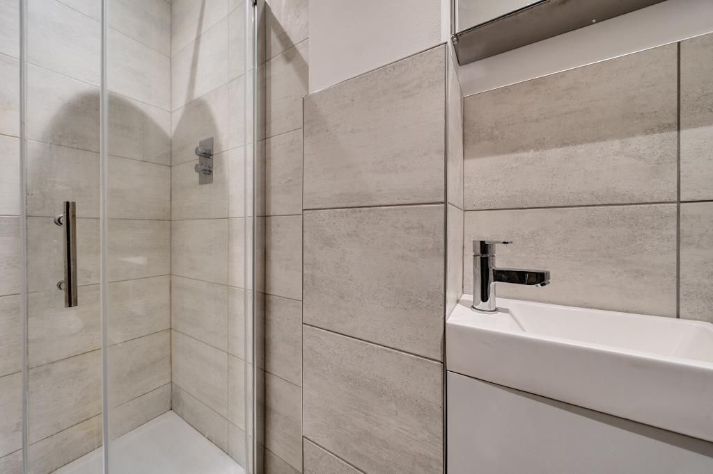 Property photo 3 of 20 Bathroom