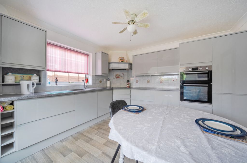 Property photo 3 of 23 1513882-10-1A06343Bdea3c