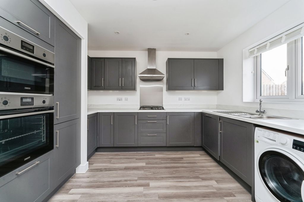 Property photo 2 of 28 Pbox-Img.Jpg