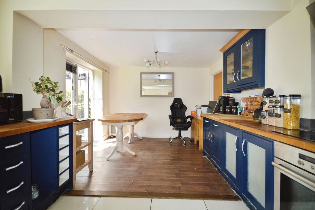 Property photo 3 of 27 Kitchen