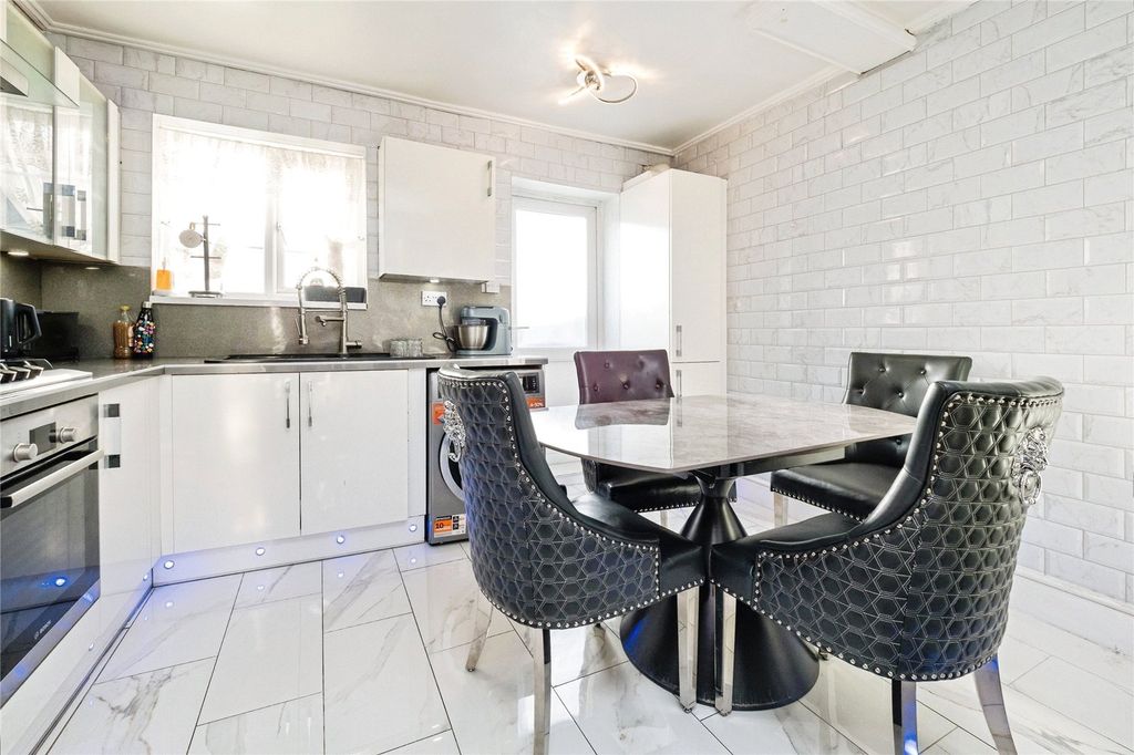 Property photo 3 of 23 Picture No. 19