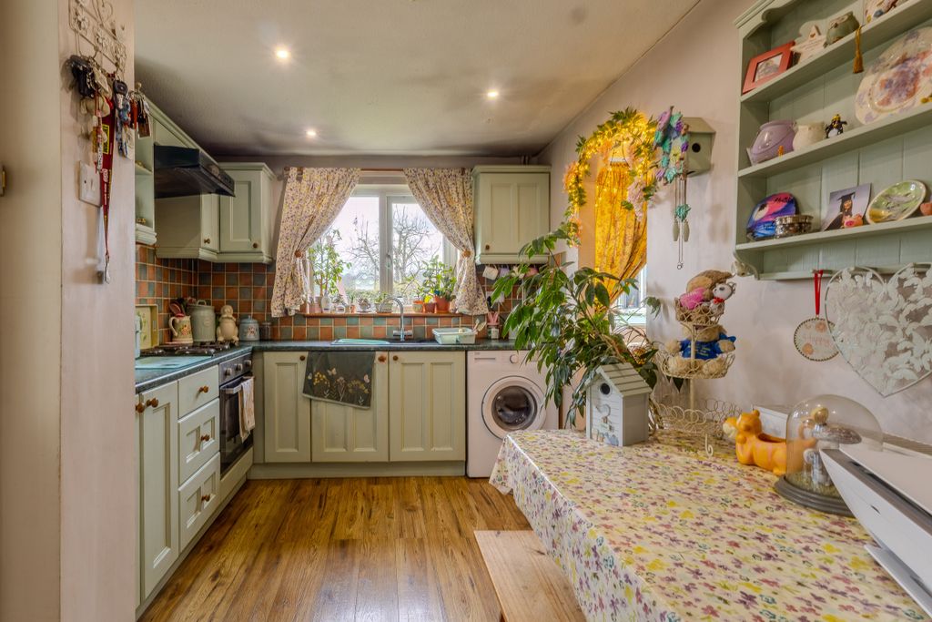 Property photo 3 of 15 Kitchen Breakfast Room