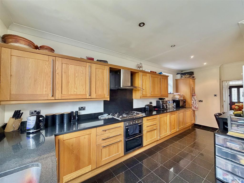 Property photo 2 of 14 Kitchen