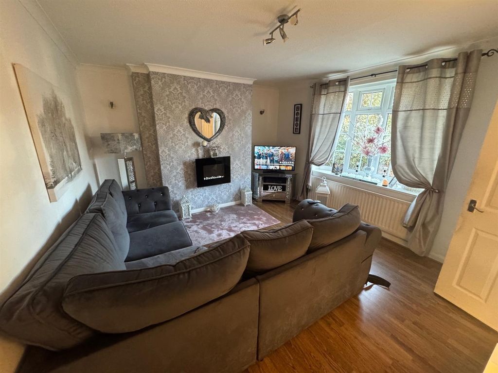 Property photo 2 of 12 Lounge.Jpg