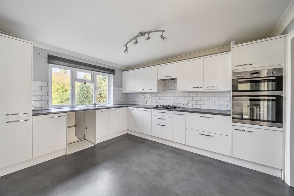 Property photo 3 of 17 Kitchen