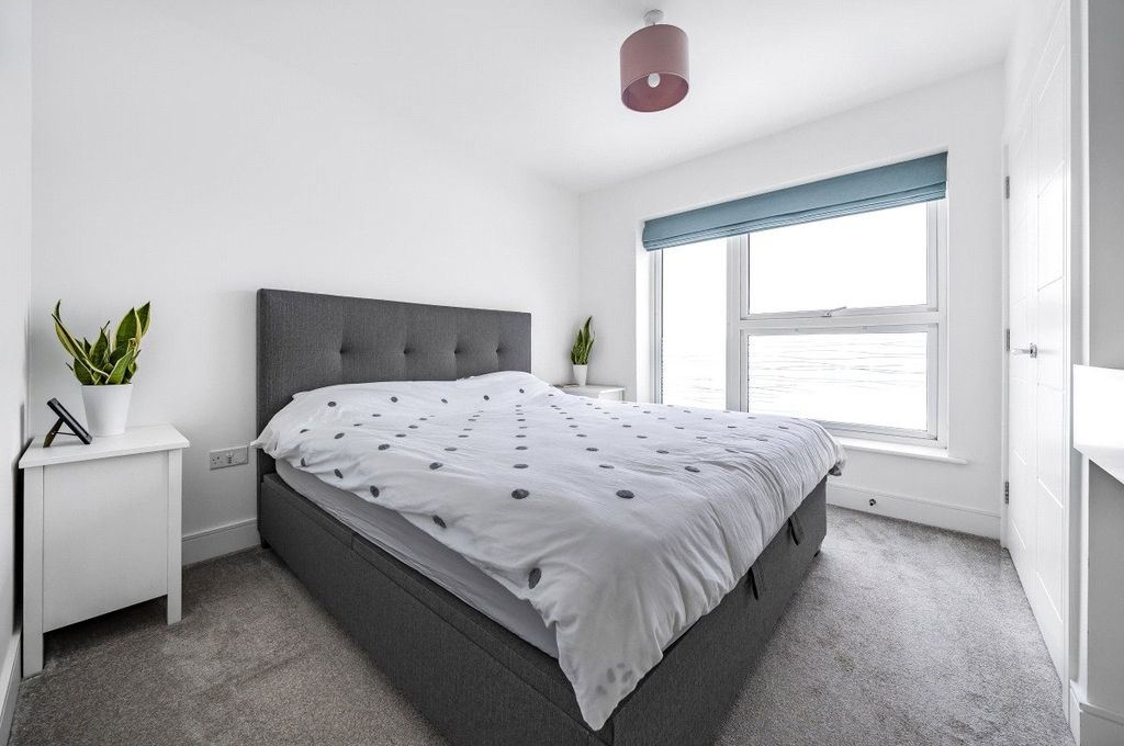 Property photo 2 of 10 Bedroom