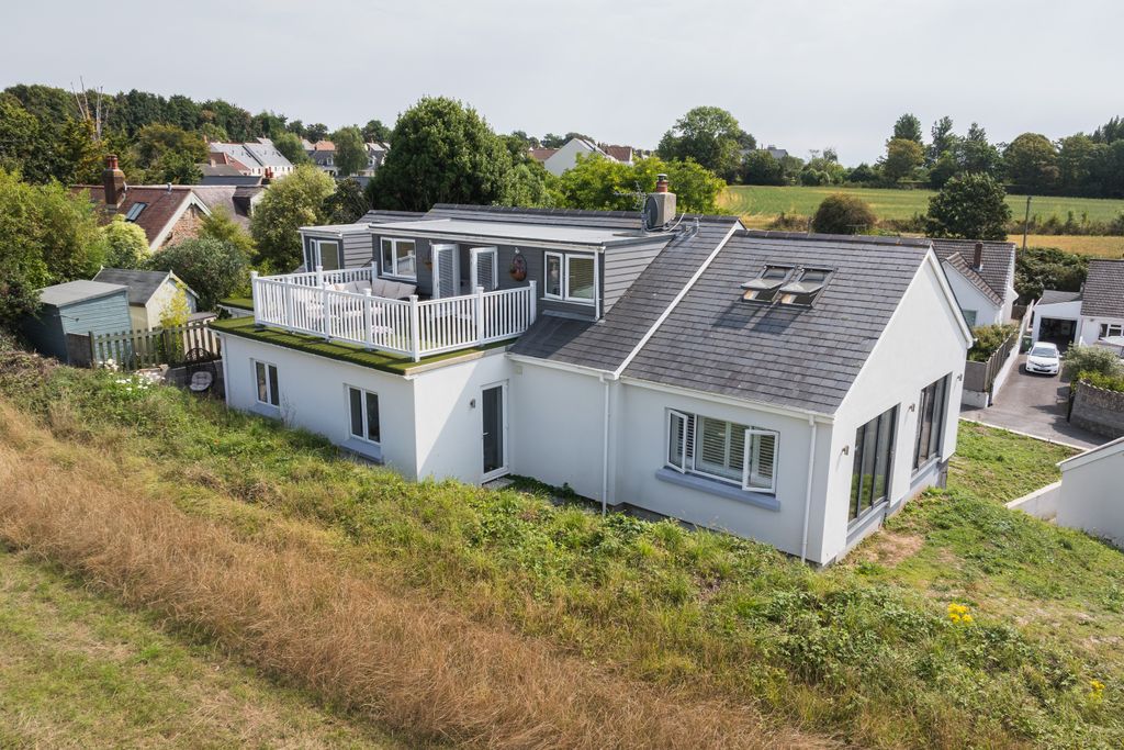 Property photo 3 of 20