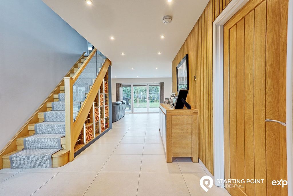Property photo 2 of 61