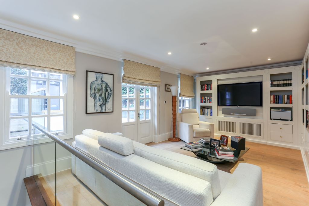 Property photo 1 of 17