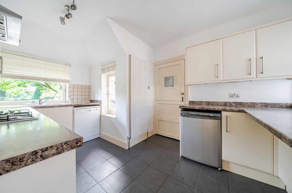 Additional image 8 of 2 bed flat for saleWilderness Road, Chislehurst, Kent BR7