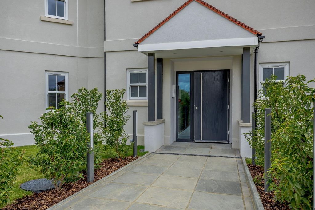 Additional image 18 of 2 bed flat for saleBell Lane, Brookmans Park AL9