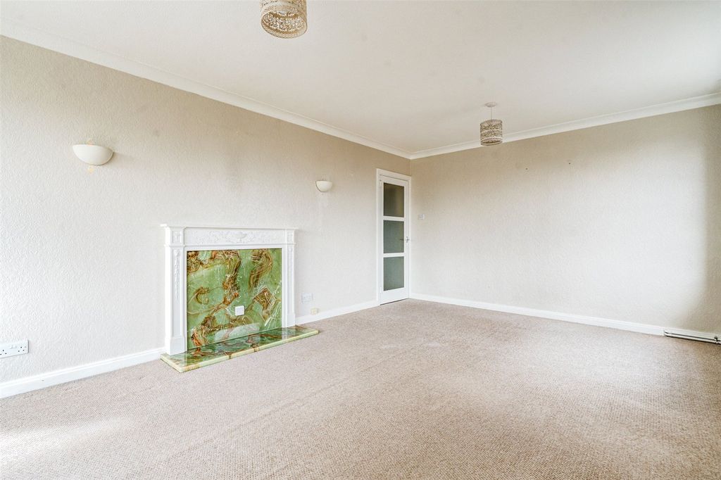 Property photo 2 of 19 Picture No. 08