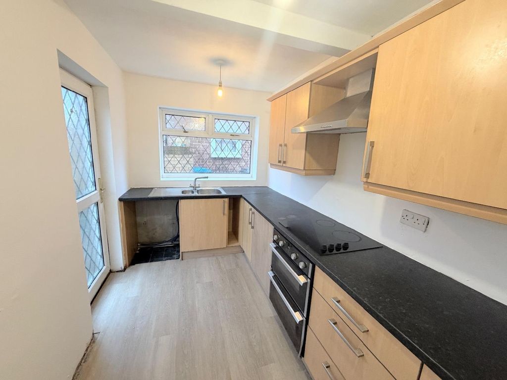 Property photo 3 of 9 Kitchen