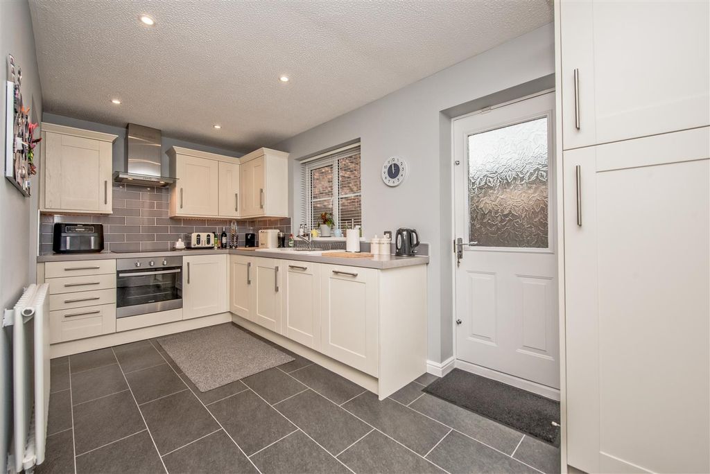 Property photo 3 of 34 Fitted Kitchen / Dining Room: