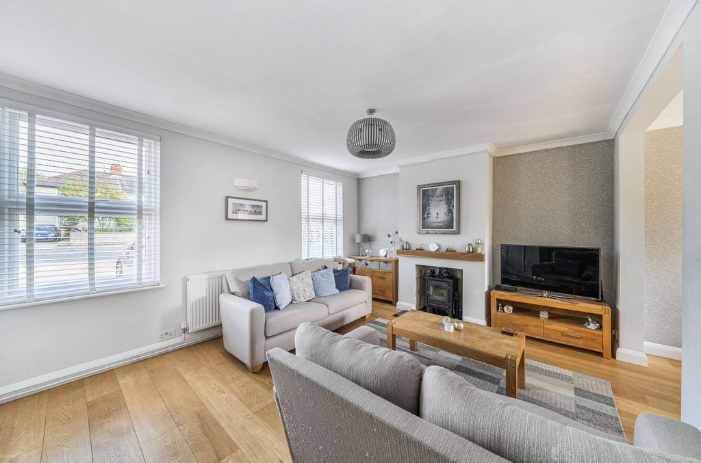 Property photo 2 of 18 Sitting Room