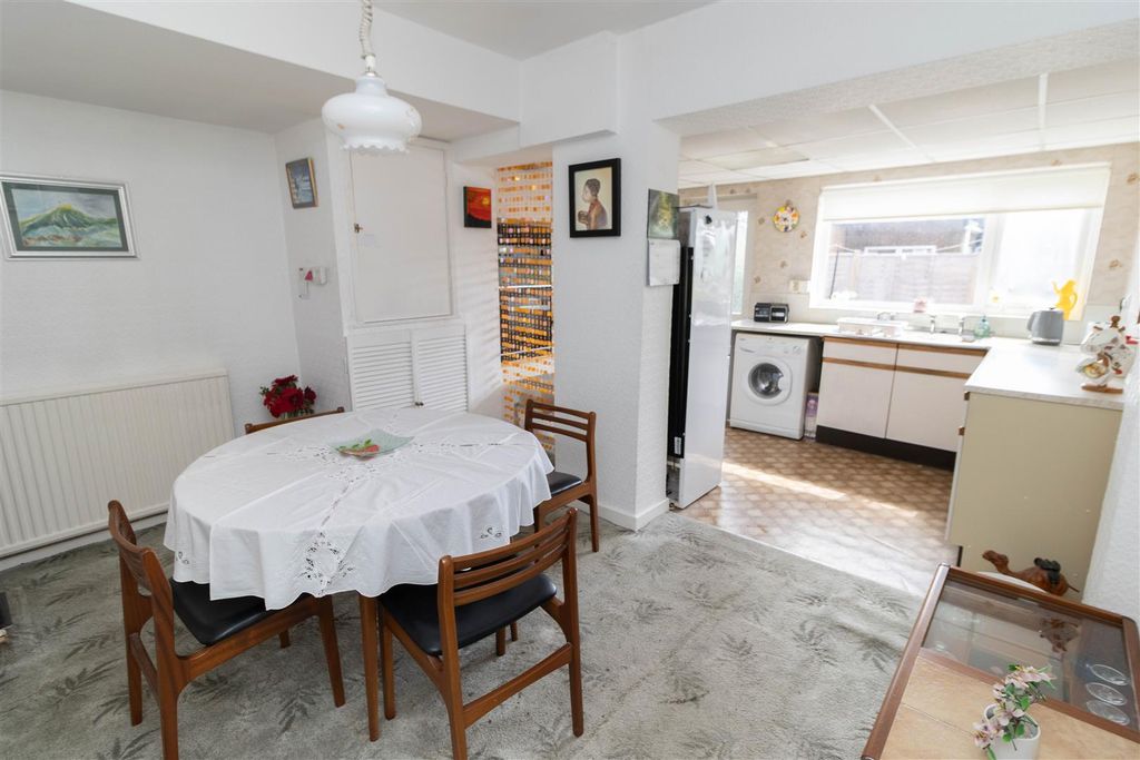 Property photo 3 of 12 Kitchen Dining Room