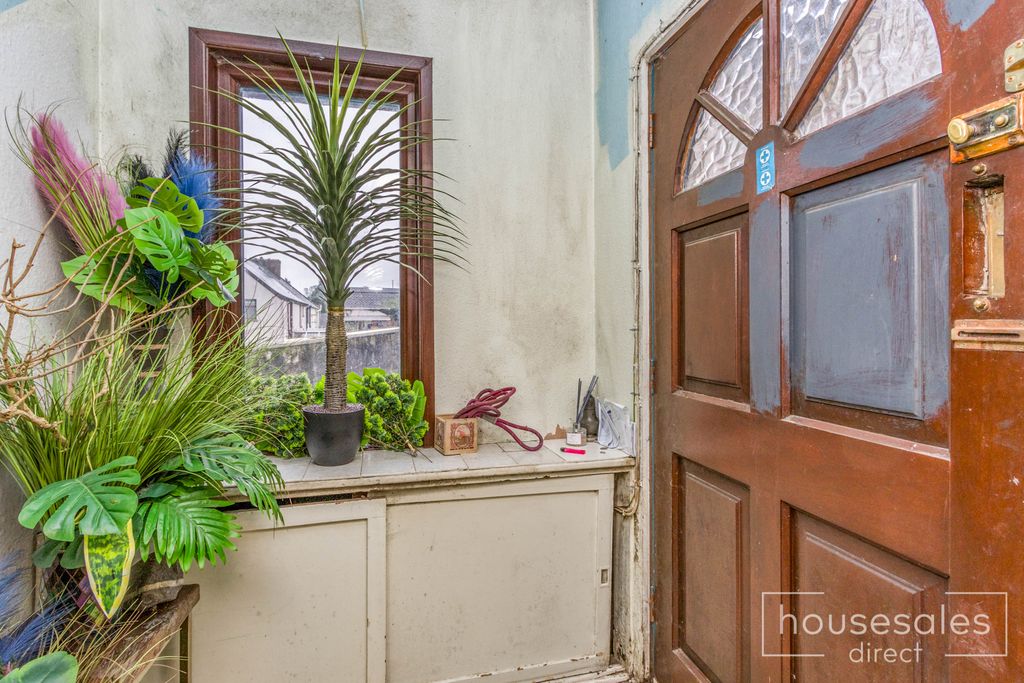 Property photo 3 of 25