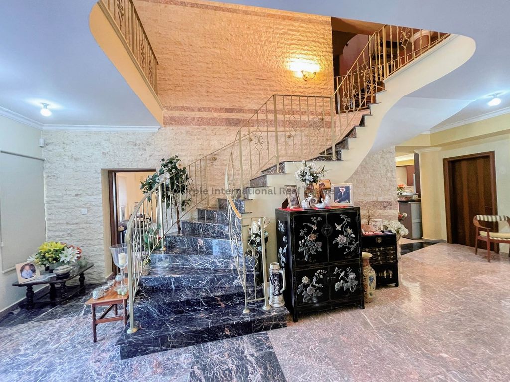 Property photo 2 of 25