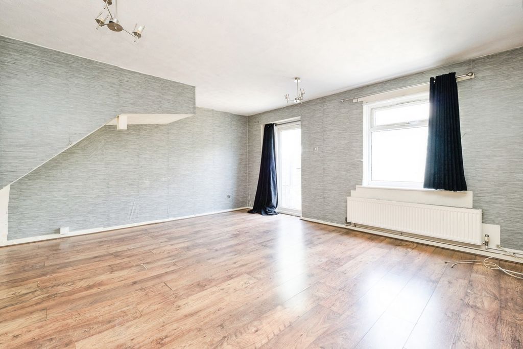 Property photo 3 of 19 Pbox-Img.Jpg