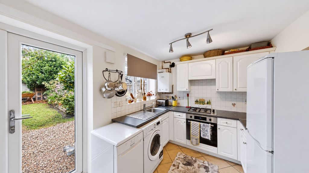 Property photo 3 of 18 Kitchen
