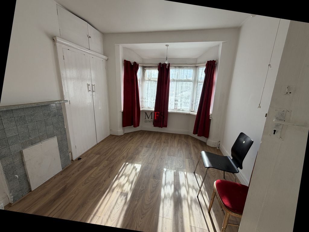 Property photo 3 of 11 Photo 4
