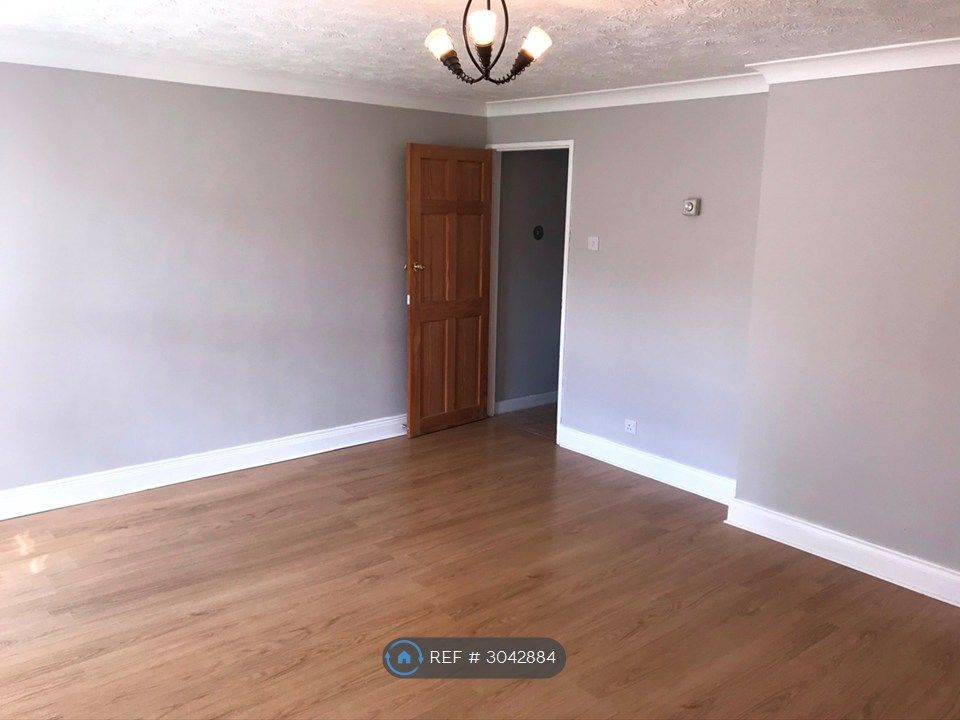 Property photo 3 of 16 Lounge