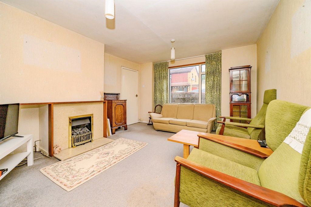 Property photo 2 of 17
