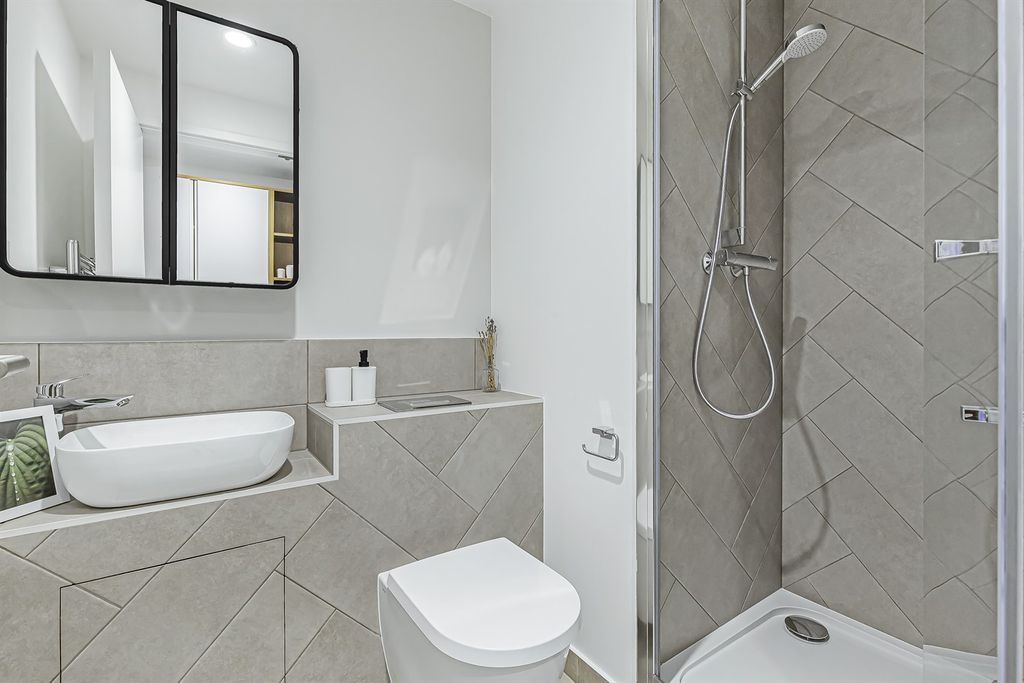 Property photo 3 of 14 (Main)