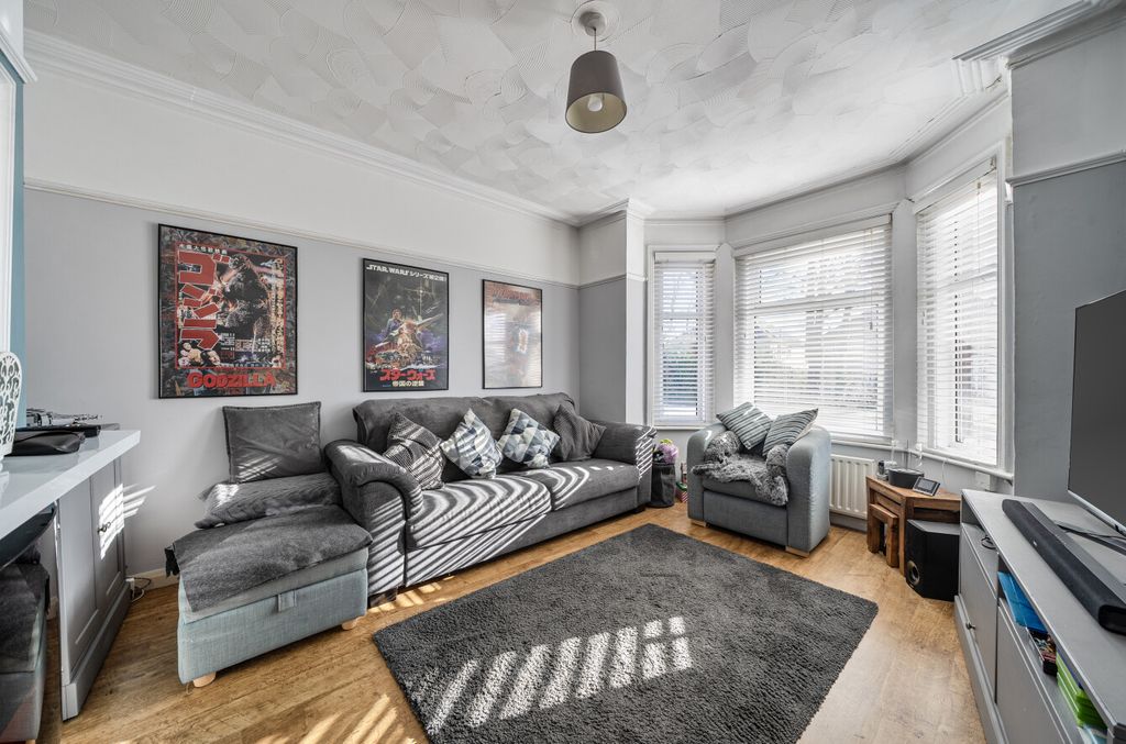 Property photo 2 of 16 1401753-30-697A40...