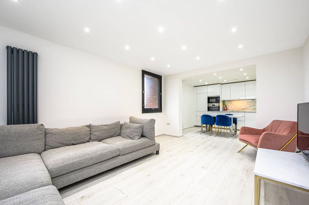 Property photo 3 of 12