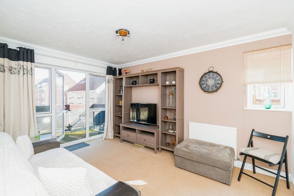 Property photo 3 of 18