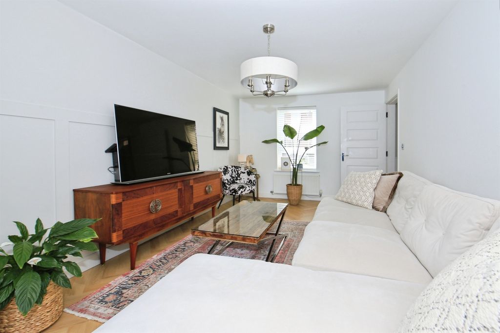 Property photo 3 of 21