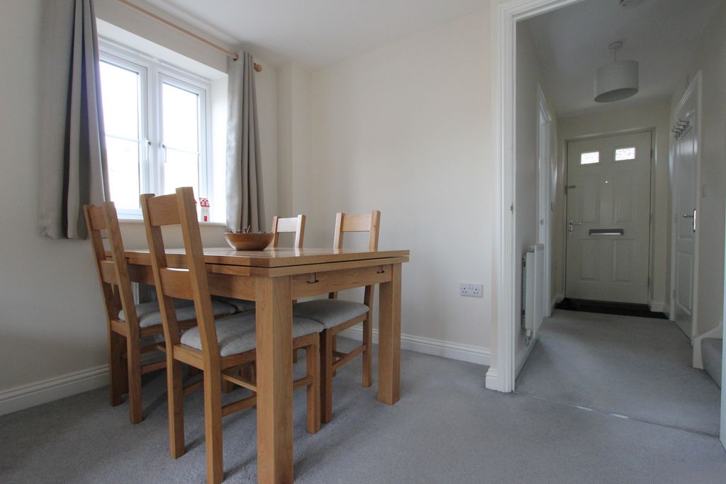 Property photo 3 of 12 Photo 4