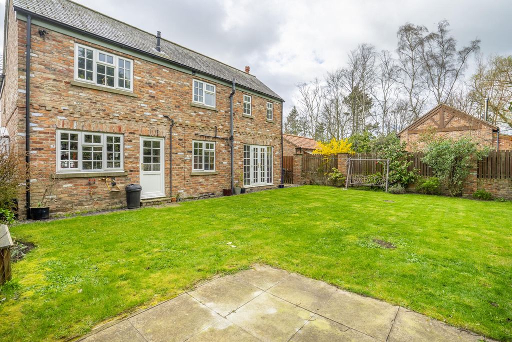 Property photo 1 of 24 Rear Garden