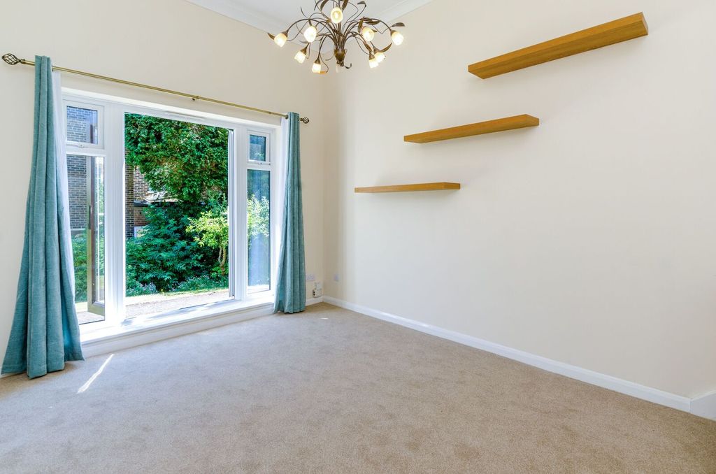 Property photo 3 of 7