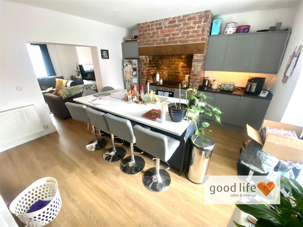 Property photo 2 of 16 20260215_111706136_Ios9Henrystreetsouth.Jpg