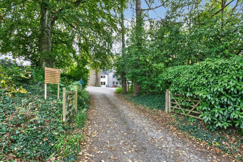 Property photo 1 of 28