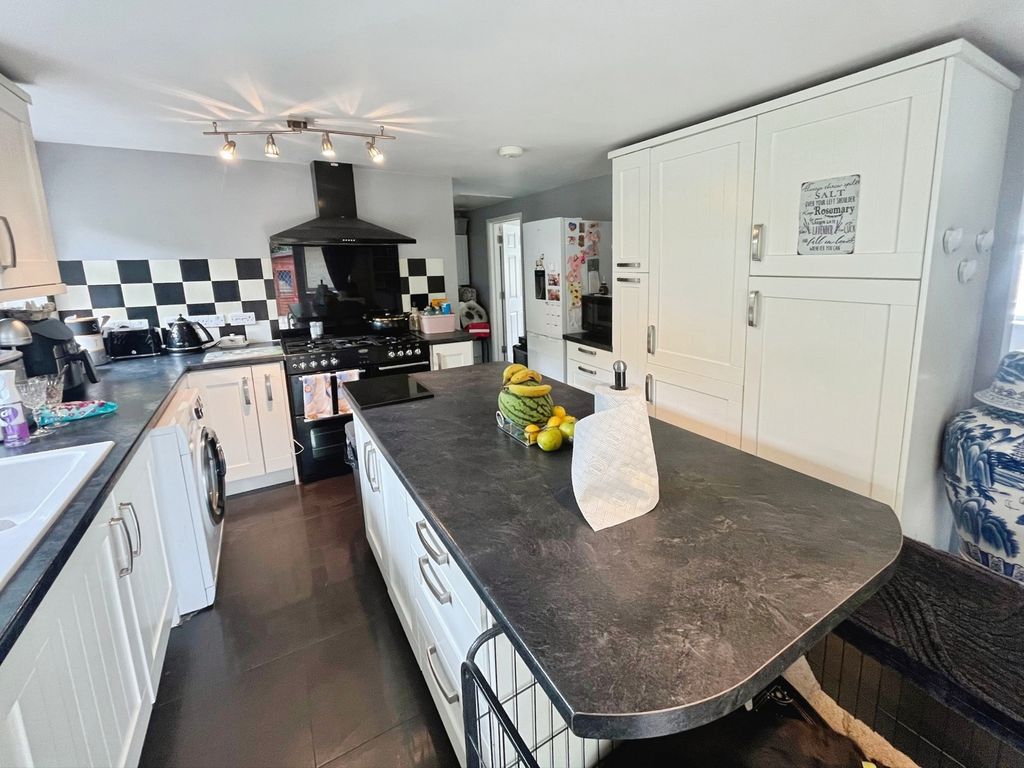 Property photo 2 of 11 Pbox-Img.Jpg