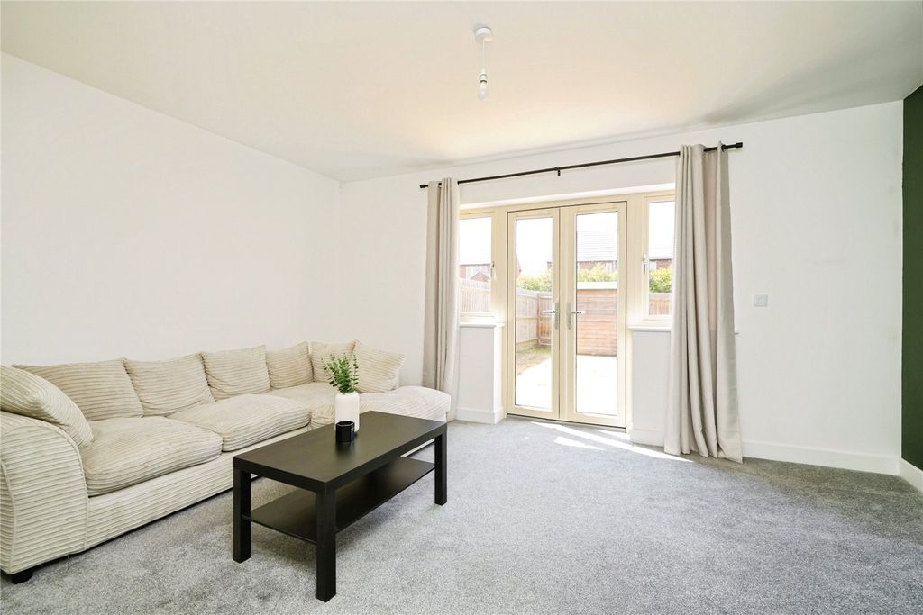 Property photo 2 of 18 Picture No. 24