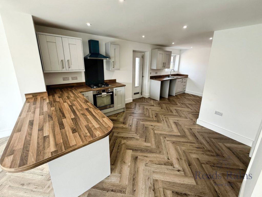 Property photo 3 of 15 Lounge Kitchen Diner