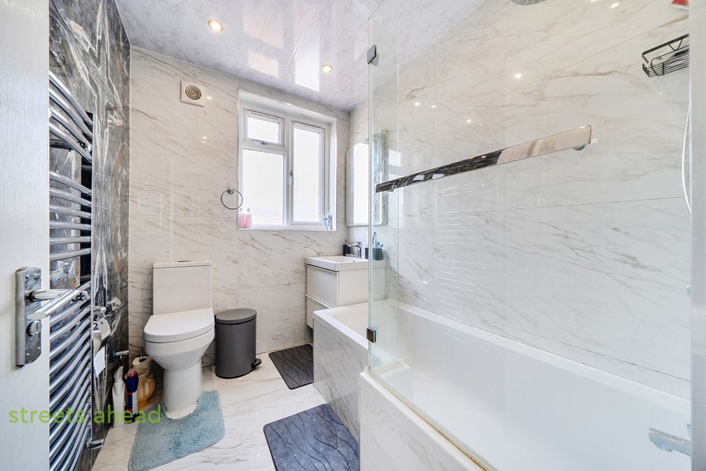 Property photo 3 of 20 7E9c0E0c-Fc17-4Da...